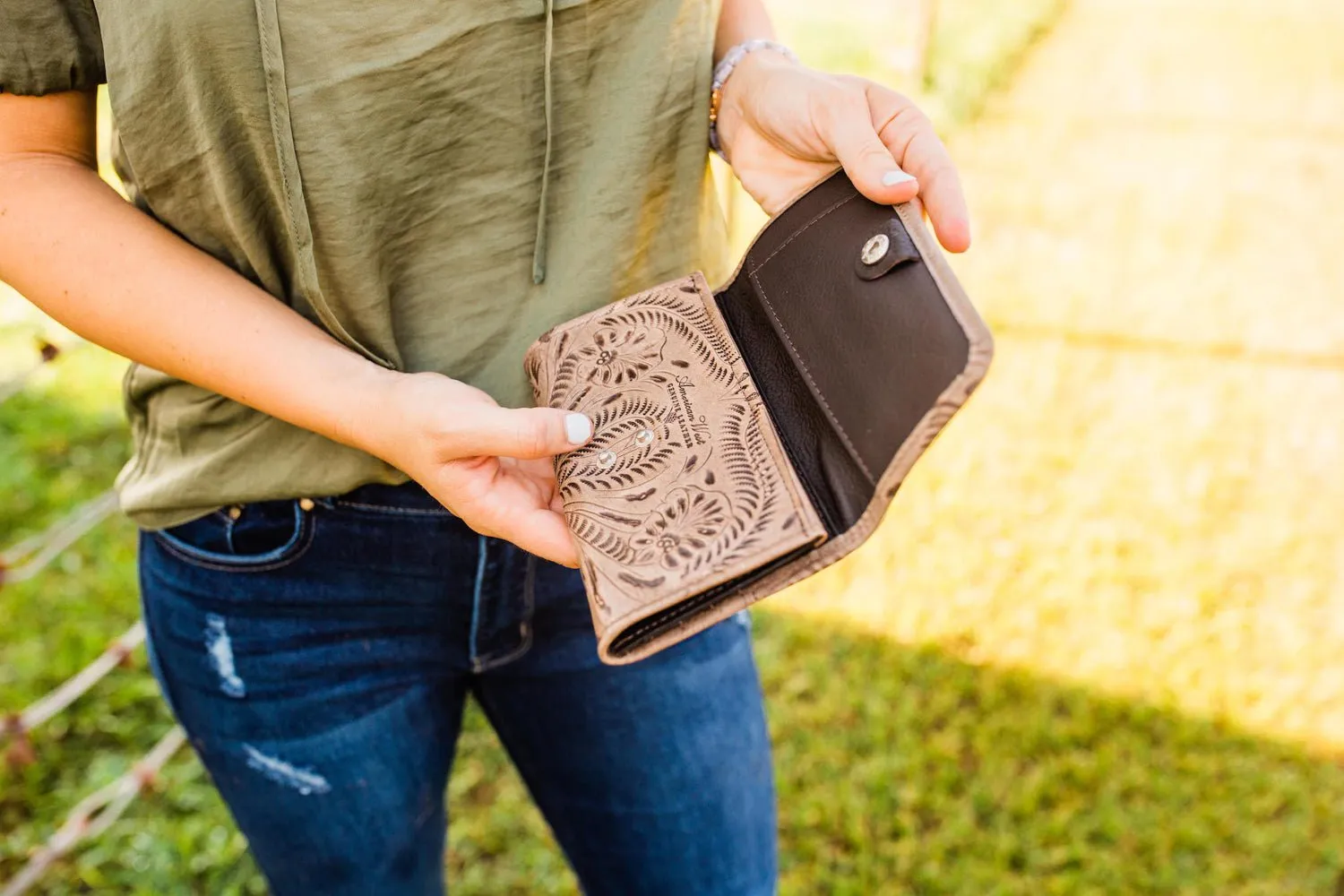 American West Womens 7.5x4in Sand Leather Trifold Wallet