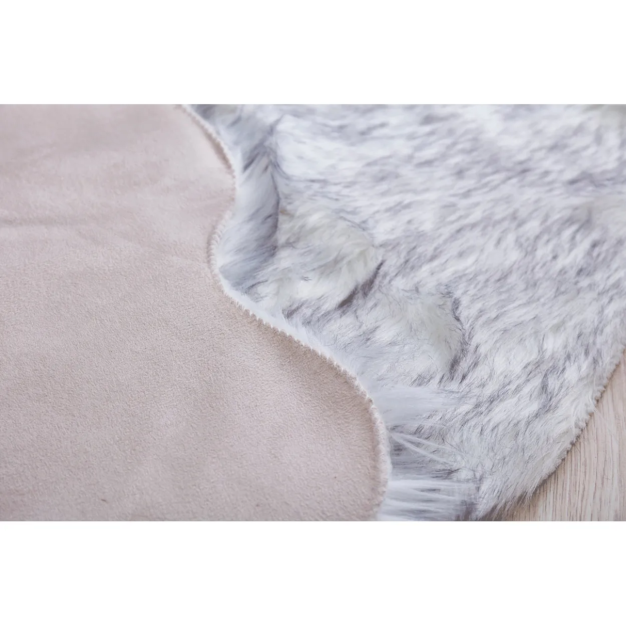 "Luxury Decorative" Hand Tufted Faux Fur Sheepskin Area Rug